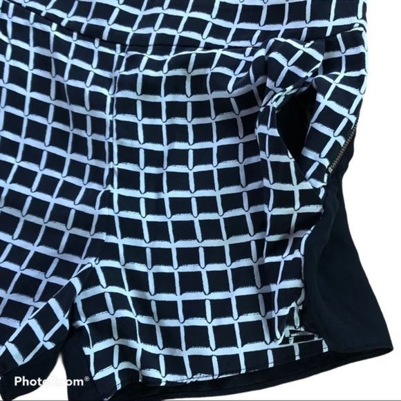 Wilfred Aritzia silk geometric checker shorts - Picture 3 of 6